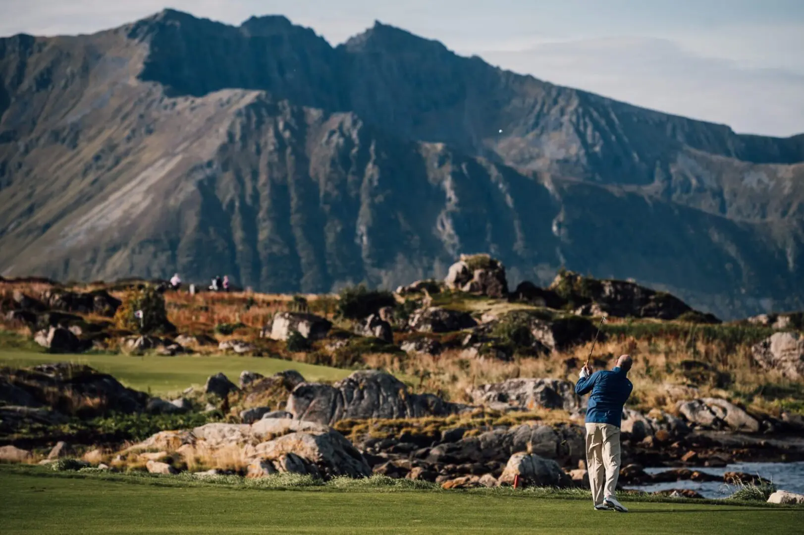 Lofoten guest golfing with backdrop